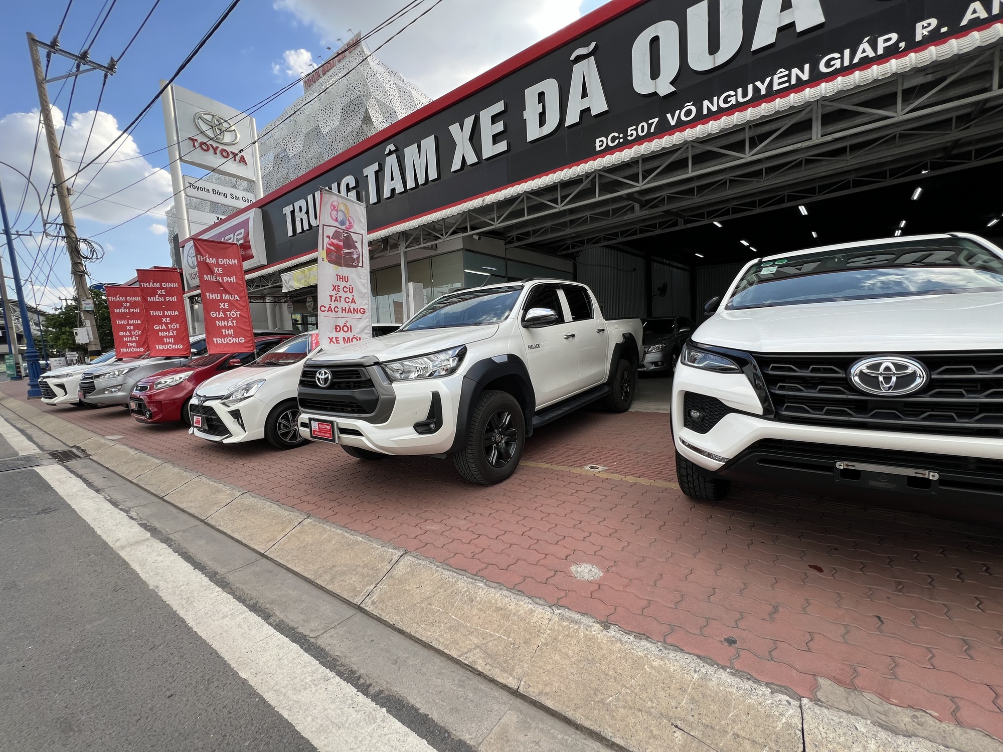 Ô tô cũ vắng khách - Ảnh 1