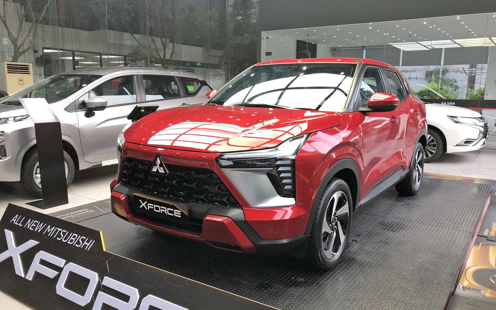 Mitsubishi bán kỷ lục hơn 41.000 xe tại Việt Nam năm 2024, lần đầu có 2 mẫu xe là ‘vua doanh số’ phân khúc - Ảnh 1