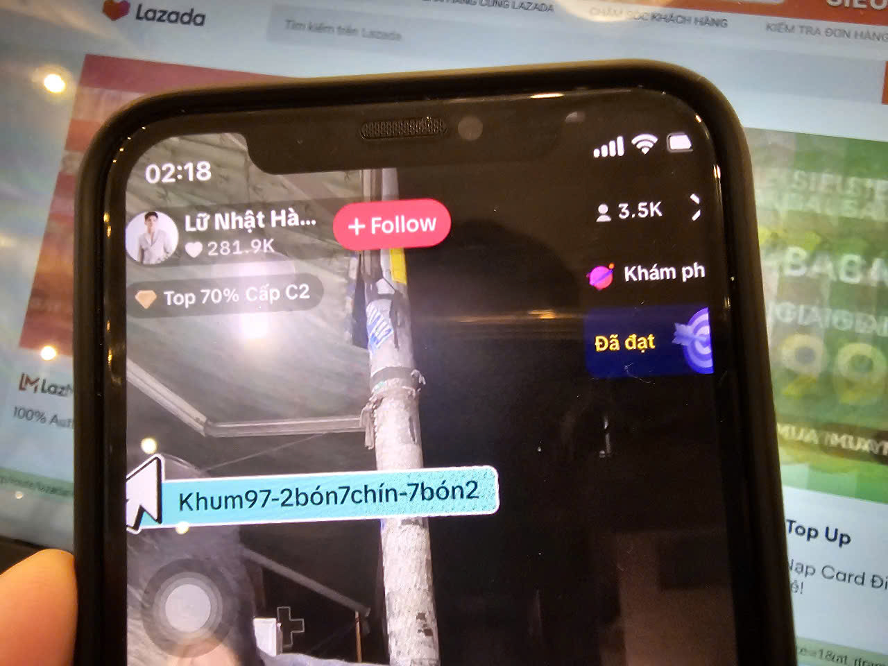 Bất ngờ với không khí mua sắm Tết lúc nửa đêm - Ảnh 1