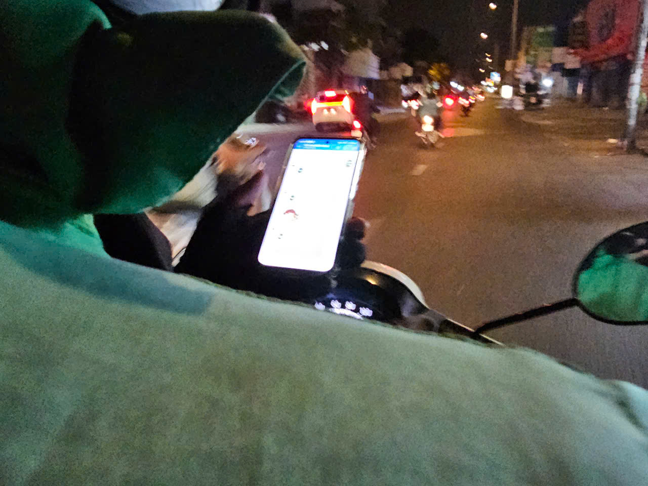 Tài xế xe công nghệ kiếm 3-5 triệu/ngày nhờ "hốt cú chót" - Ảnh 1