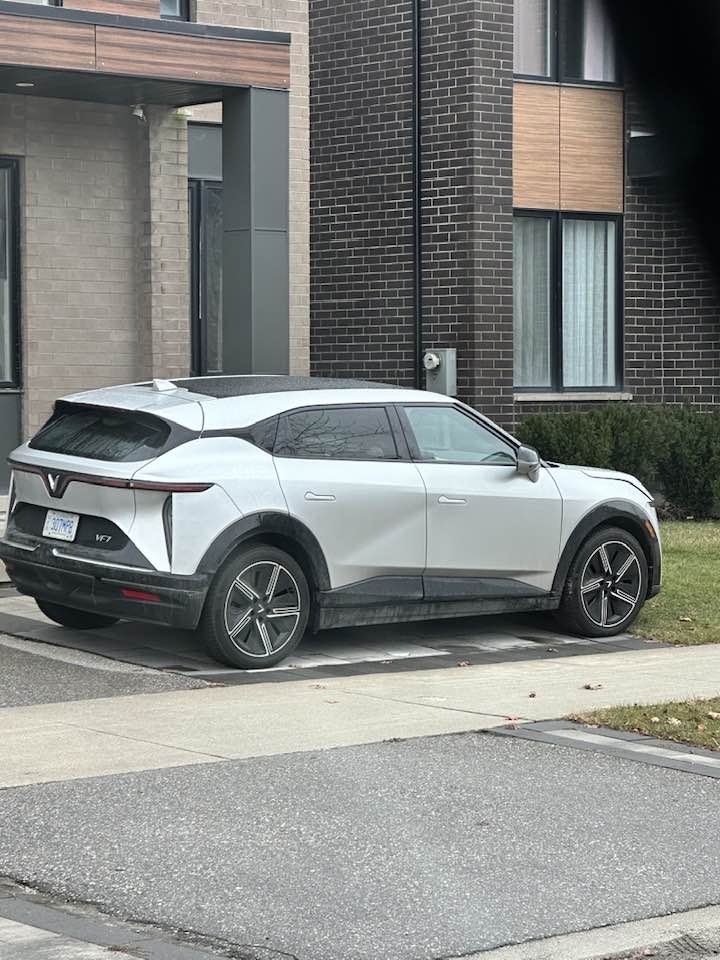 VinFast của tỷ phú Phạm Nhật Vượng sắp bán VF 6 và VF 7 tại Mỹ, giá dự kiến hơn 700 triệu đồng - Ảnh 3