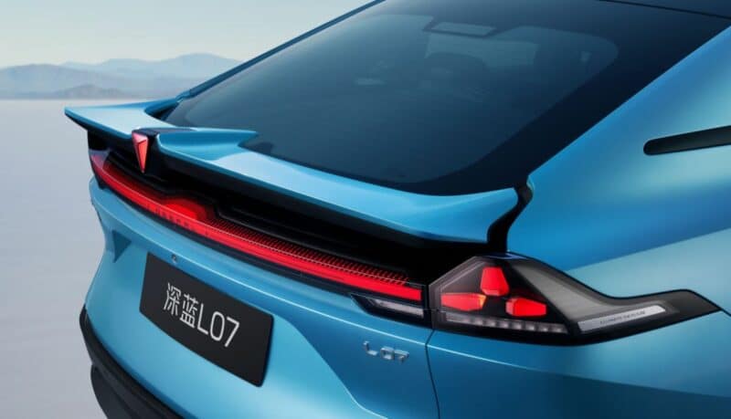 Hãng xây nhà máy 50.000 xe/năm ở Huế có sedan 'ăn xăng' 0.73L/100km, ngang cỡ Camry mà giá bằng một nửa - Ảnh 5