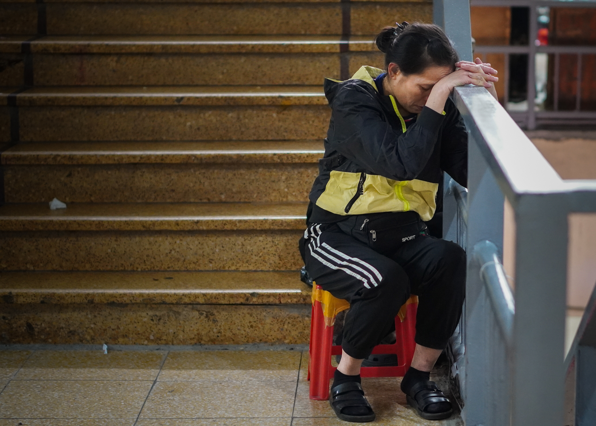 Chợ đầu mối từng là thiên đường bán sỉ, tiểu thương nuôi được cả nhà, cho con đi du học - nay chỉ còn khách du lịch, người bán "bỏ của chạy lấy người" - Ảnh 13