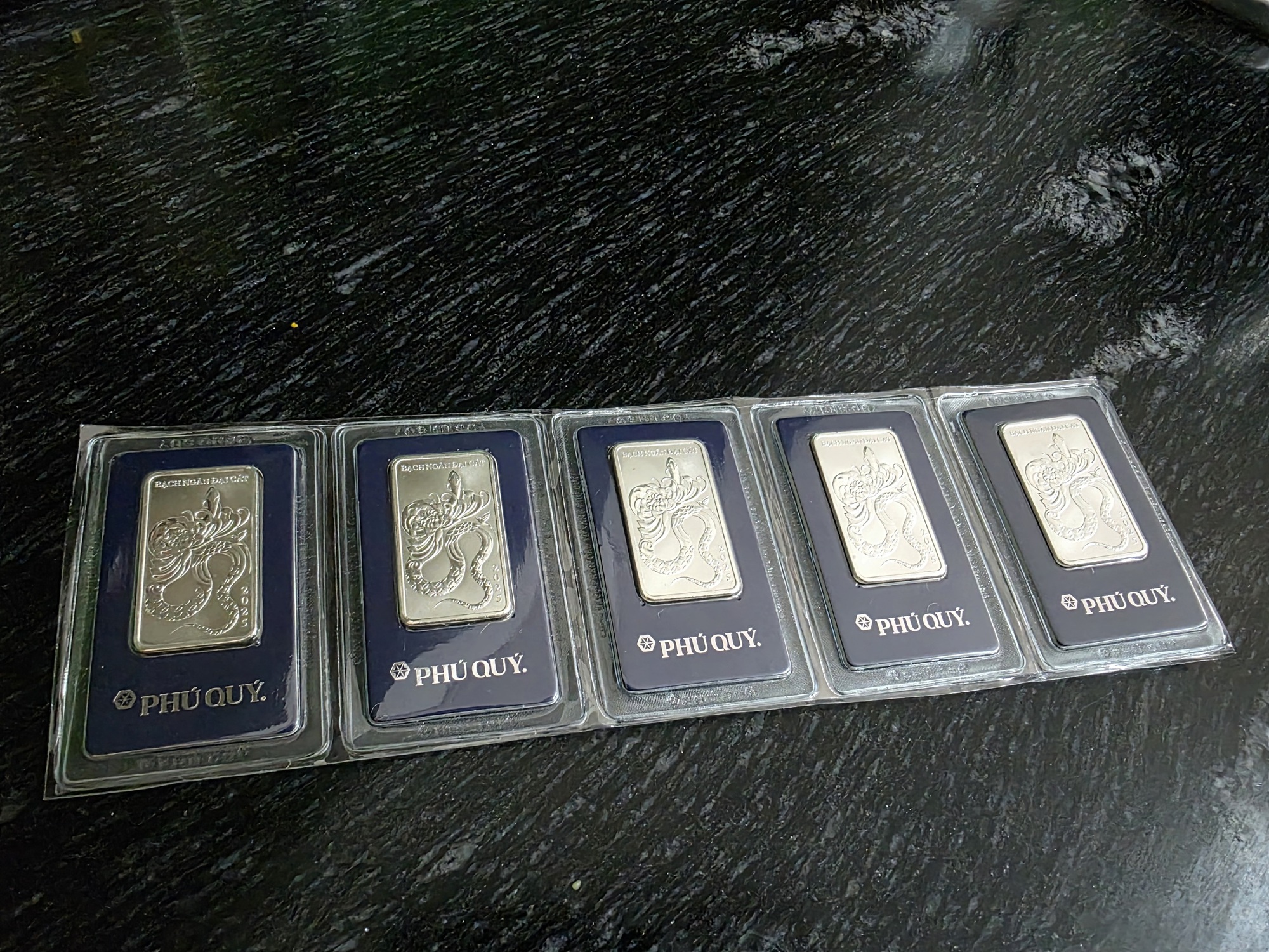 Vàng đắt đỏ, giao dịch kim loại 'anh em' này tăng vọt dịp đầu năm tại Việt Nam - Ảnh 6