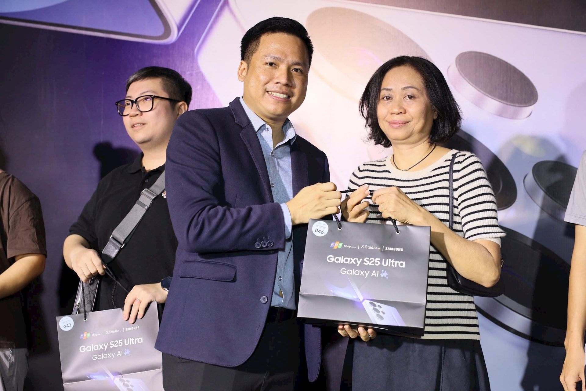 Galaxy S25 chính thức lên kệ tại Việt Nam, một nhà bán lẻ lì xì ‘nặng tay’ 1 chỉ vàng 9999 cho khách - Ảnh 2