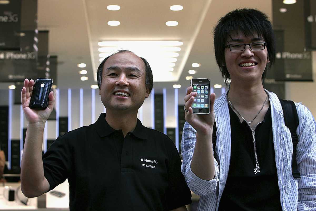 "Gã điên" châu Á và ván cược 18 tỉ đô vào iPhone - Ảnh 4