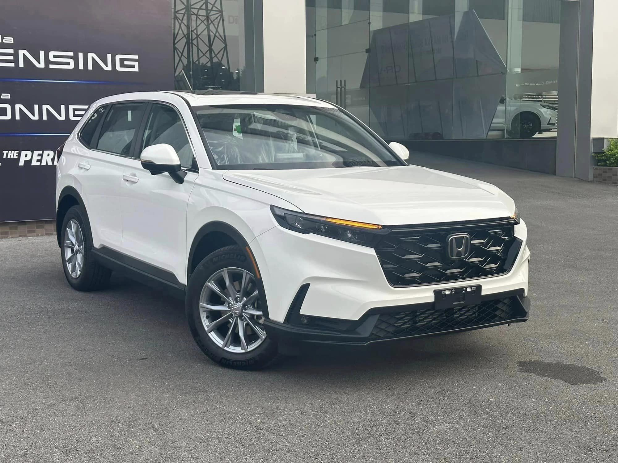 Honda CR-V giảm tới 103 triệu đồng: Giá lăn bánh giờ rẻ như CX-5, Tucson - Ảnh 1