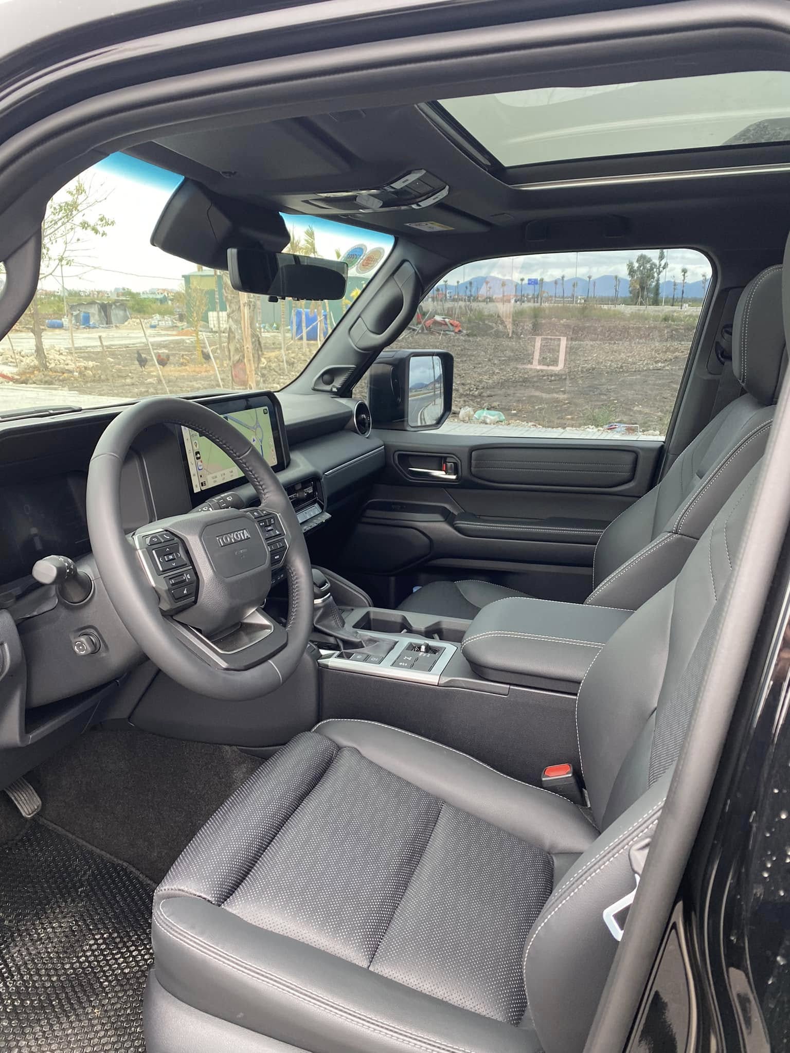 Mới chạy 2.000km đã 'trao tay', Toyota Land Cruiser Prado 2025 rao bán 3,89 tỷ đồng, đắt hơn xe mới tới 400 triệu đồng - Ảnh 4