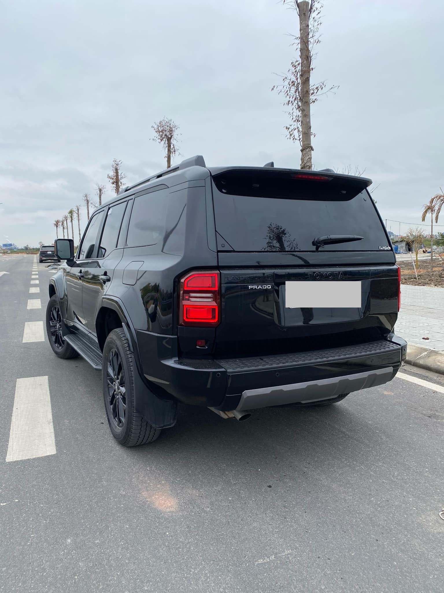 Mới chạy 2.000km đã 'trao tay', Toyota Land Cruiser Prado 2025 rao bán 3,89 tỷ đồng, đắt hơn xe mới tới 400 triệu đồng - Ảnh 3