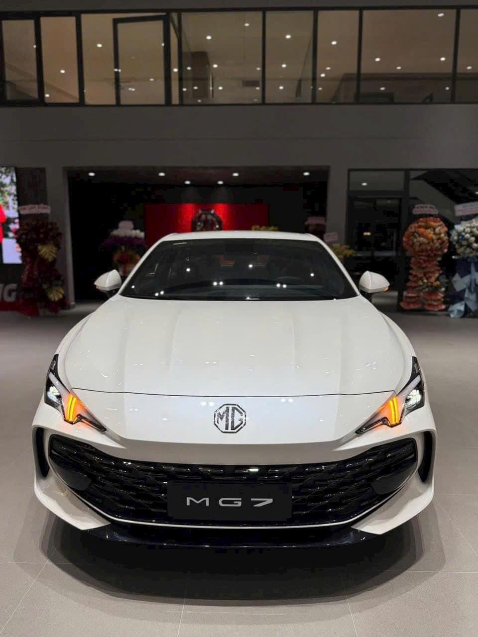 MG7 giảm giá tới 30 triệu tại đại lý: Không còn là xe tiền tỷ, bản 'base' rẻ hơn Mazda3 cao cấp - Ảnh 1