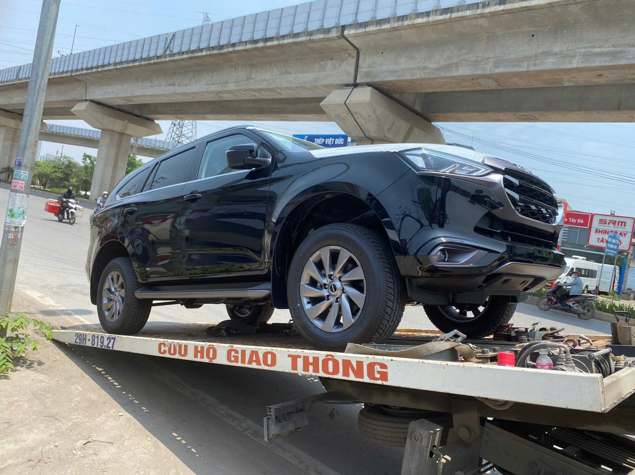 Isuzu mu-X giảm giá 220 triệu tại đại lý: Bản tầm trung chỉ còn 930 triệu, tiệm cận Peugeot 2008 - Ảnh 4