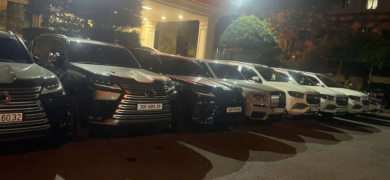 Thu giữ nhiều ô tô "siêu sang" trong đường dây lừa đảo bằng đồng năng lượng MPX - Ảnh 1