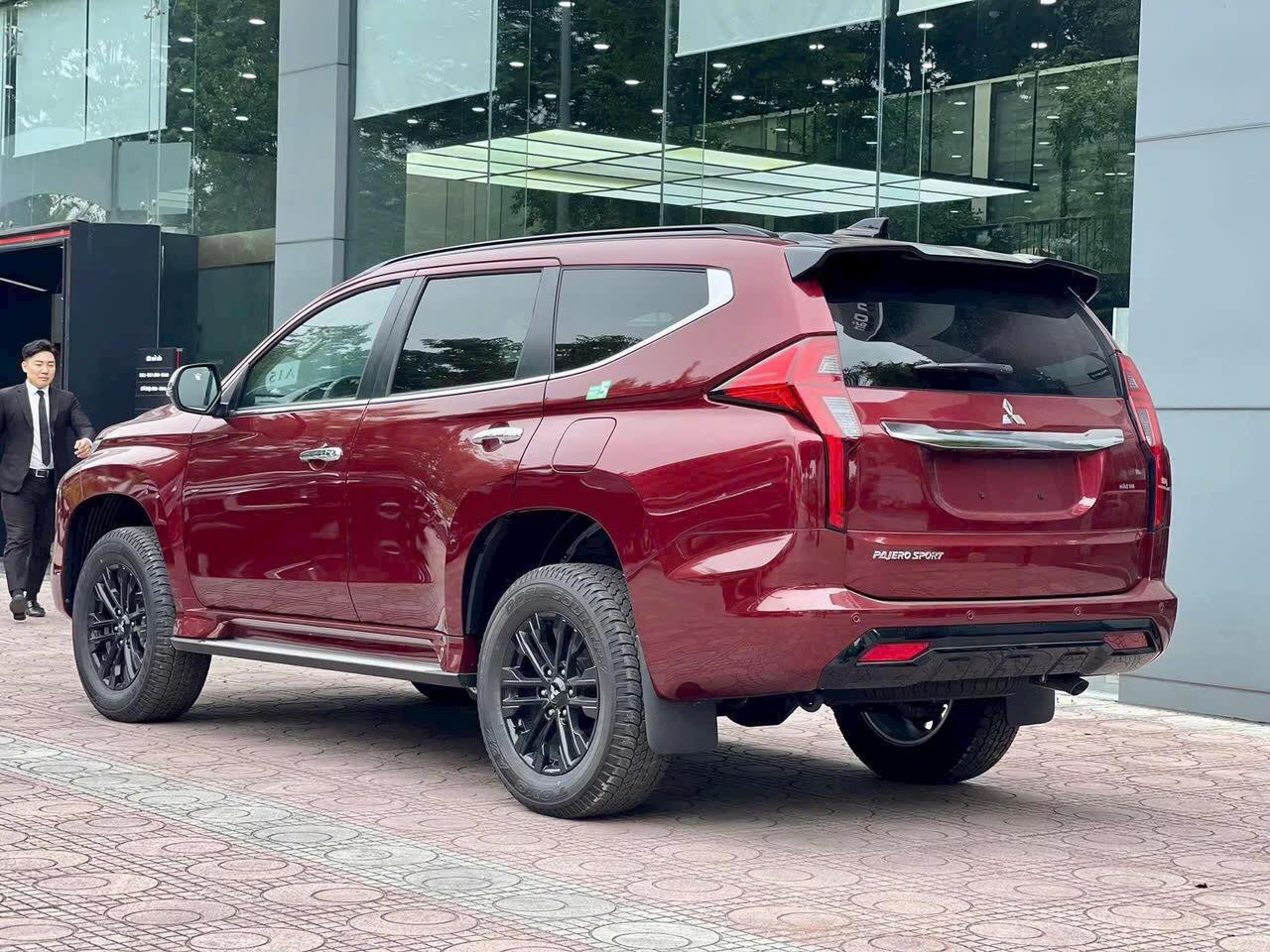 Giá Mitsubishi Pajero Sport tiếp tục 'dò đáy' tại đại lý: Giảm nhiều nhất 275 triệu 'dọn kho' chờ bản mới ra mắt - Ảnh 3