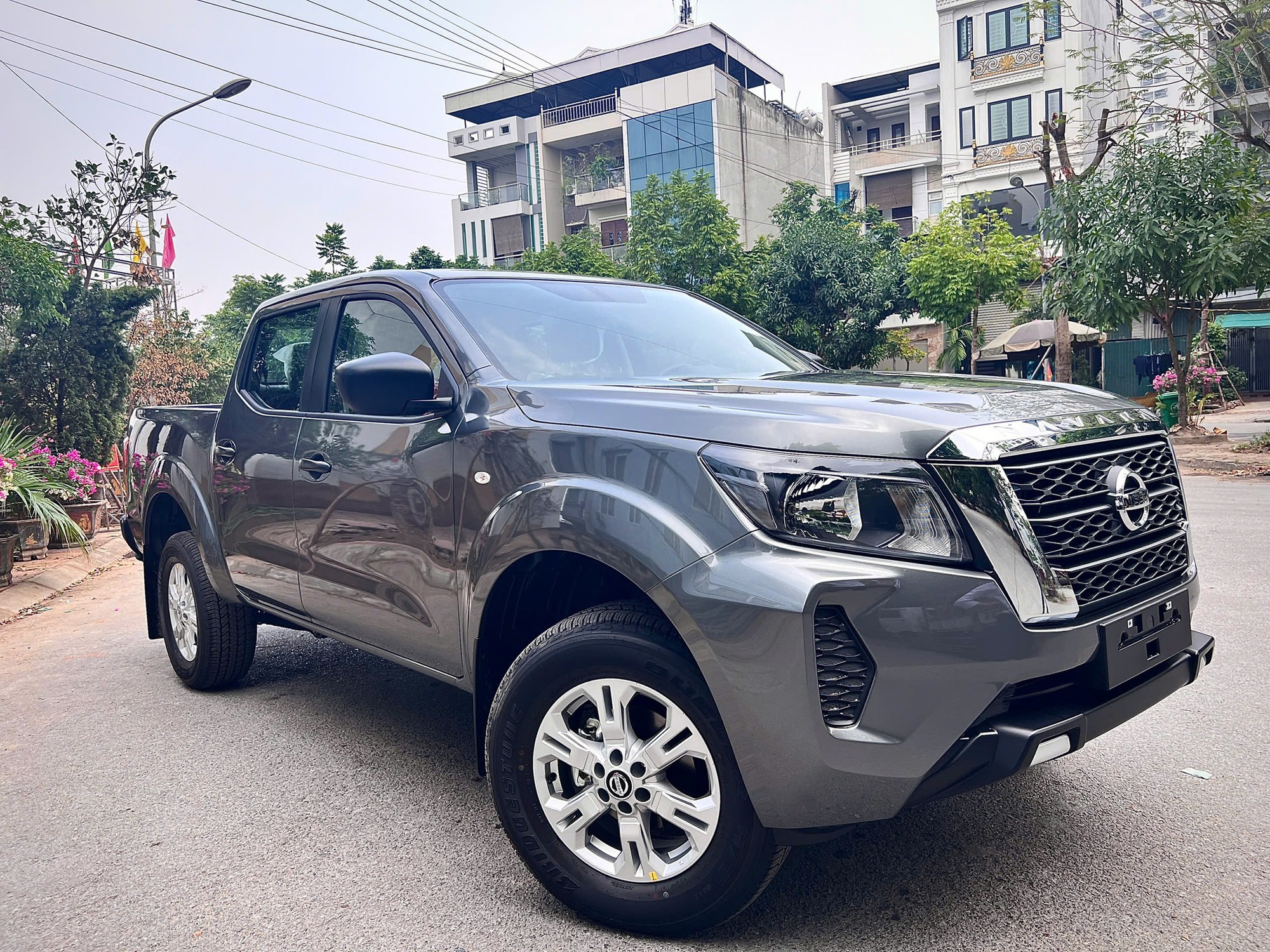Nissan Navara giảm hơn 80 triệu tại đại lý: Giá thực tế rẻ nhất phân khúc, tăng sức cạnh tranh với Triton, Hilux - Ảnh 1