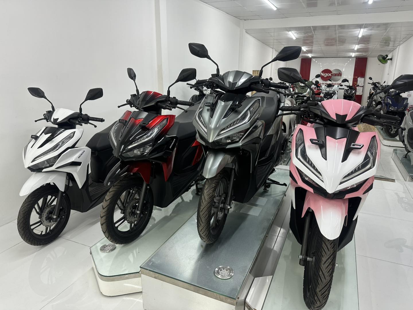 Giá xe máy đồng loạt dò đáy cuối tháng 2: Honda Vision từ 30 triệu đồng, SH, Air Blade, LEAD, Janus... dưới mức đề xuất tối đa gần 23 triệu đồng - Ảnh 5