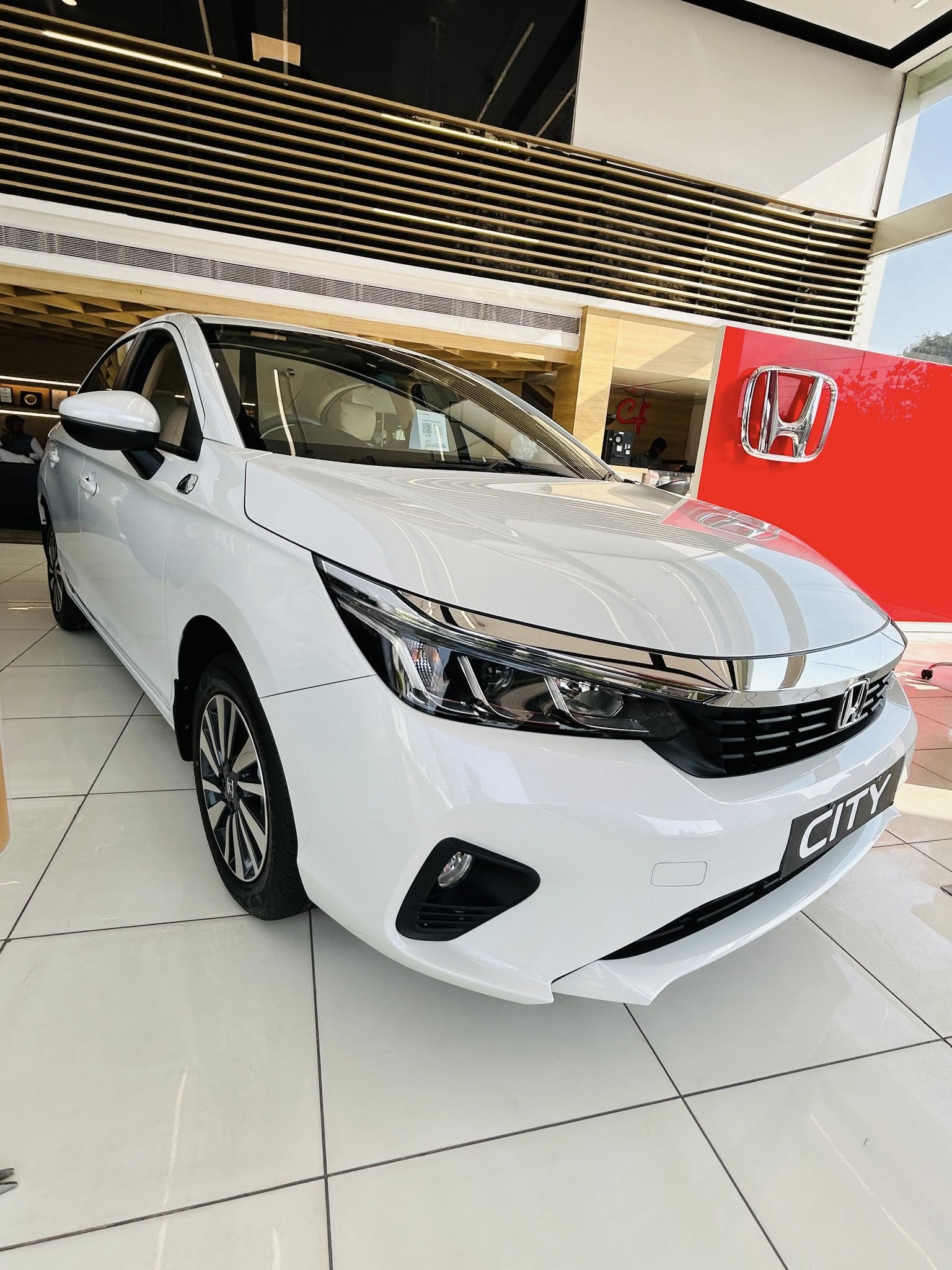 Honda City bản đặc biệt về đại lý: Nội thất cao cấp hơn, gây sốt với giá tương đương 365 triệu đồng - rẻ ngang Grand i10 - Ảnh 2