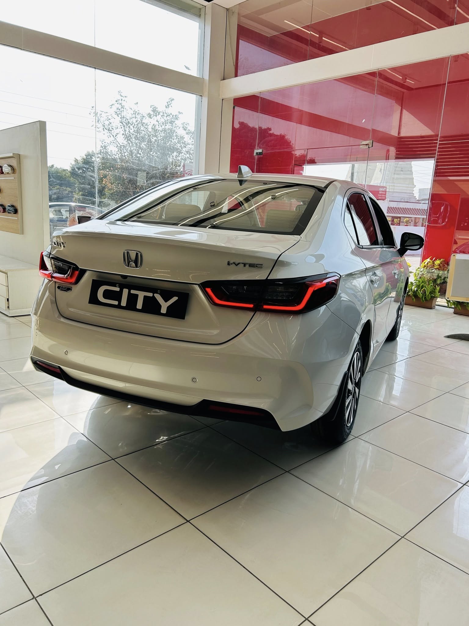 Honda City bản đặc biệt về đại lý: Nội thất cao cấp hơn, gây sốt với giá tương đương 365 triệu đồng - rẻ ngang Grand i10 - Ảnh 7