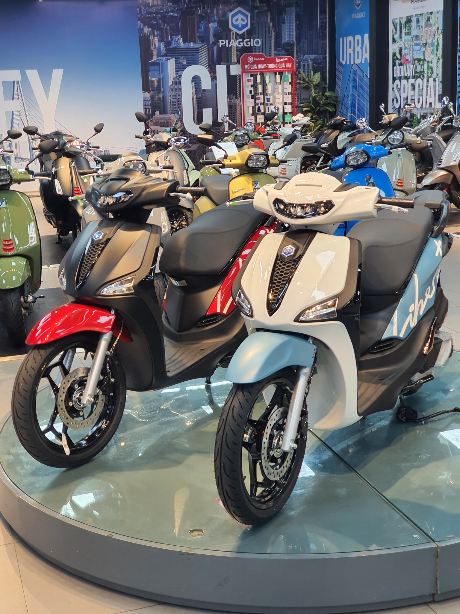 'Vua xe ga' 125cc của Ý vừa về đại lý Việt đã giảm giá mạnh: Nâng cấp loạt trang bị, ăn 2,19 lít/100km - cạnh tranh trực tiếp với SH Mode - Ảnh 6