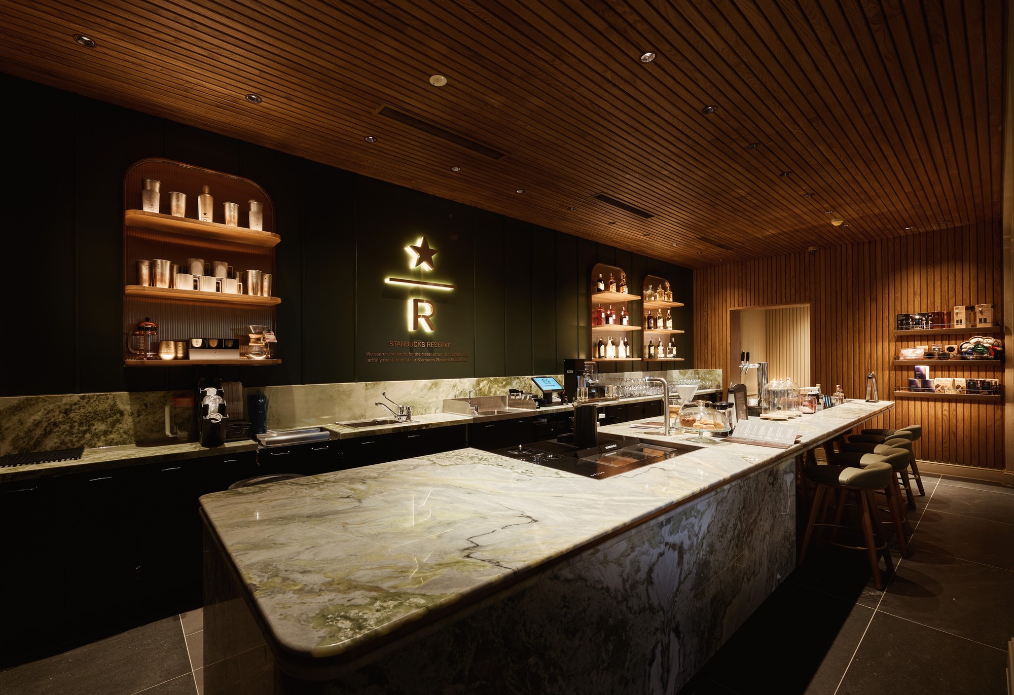 Starbucks gây xôn xao vì hôm nay chính thức bán một thứ đồ uống mới chưa từng có tiền lệ tại Việt Nam - Ảnh 4