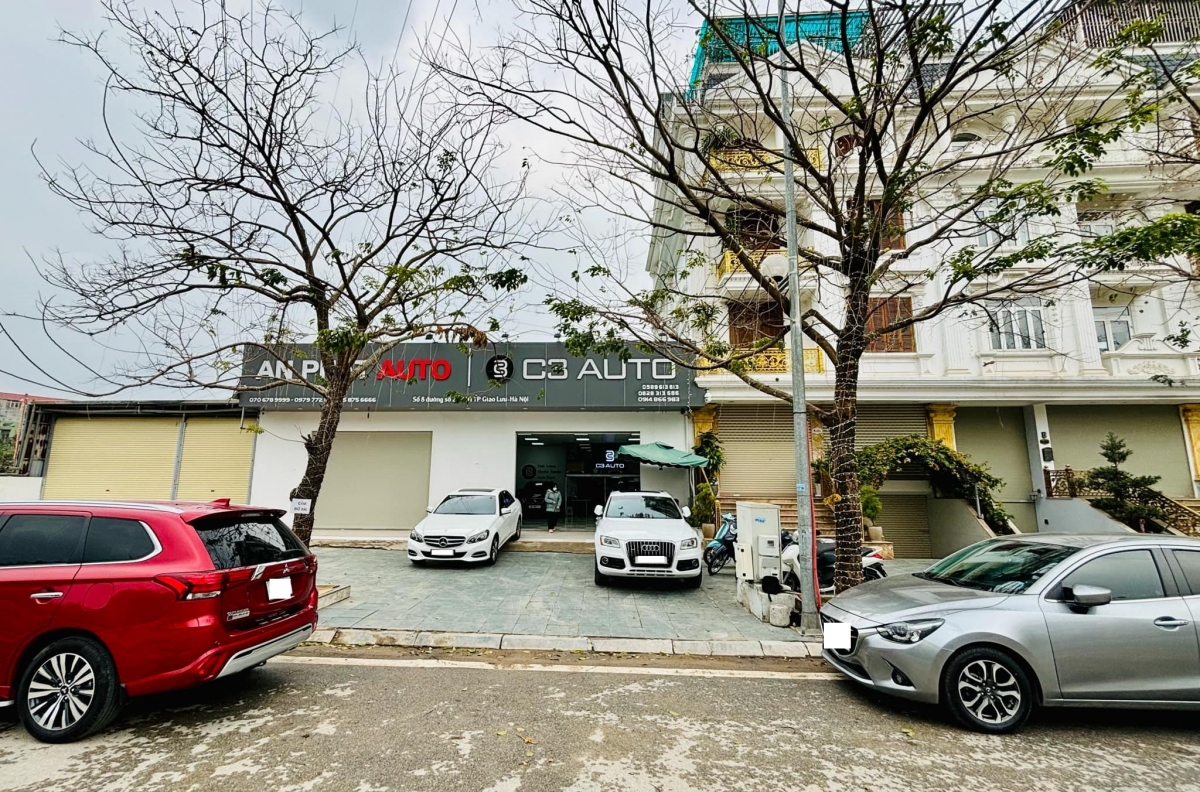 Thị trường ô tô cũ Hà Nội sau Tết: Giao dịch ảm đạm, khách mua thưa thớt - Ảnh 1