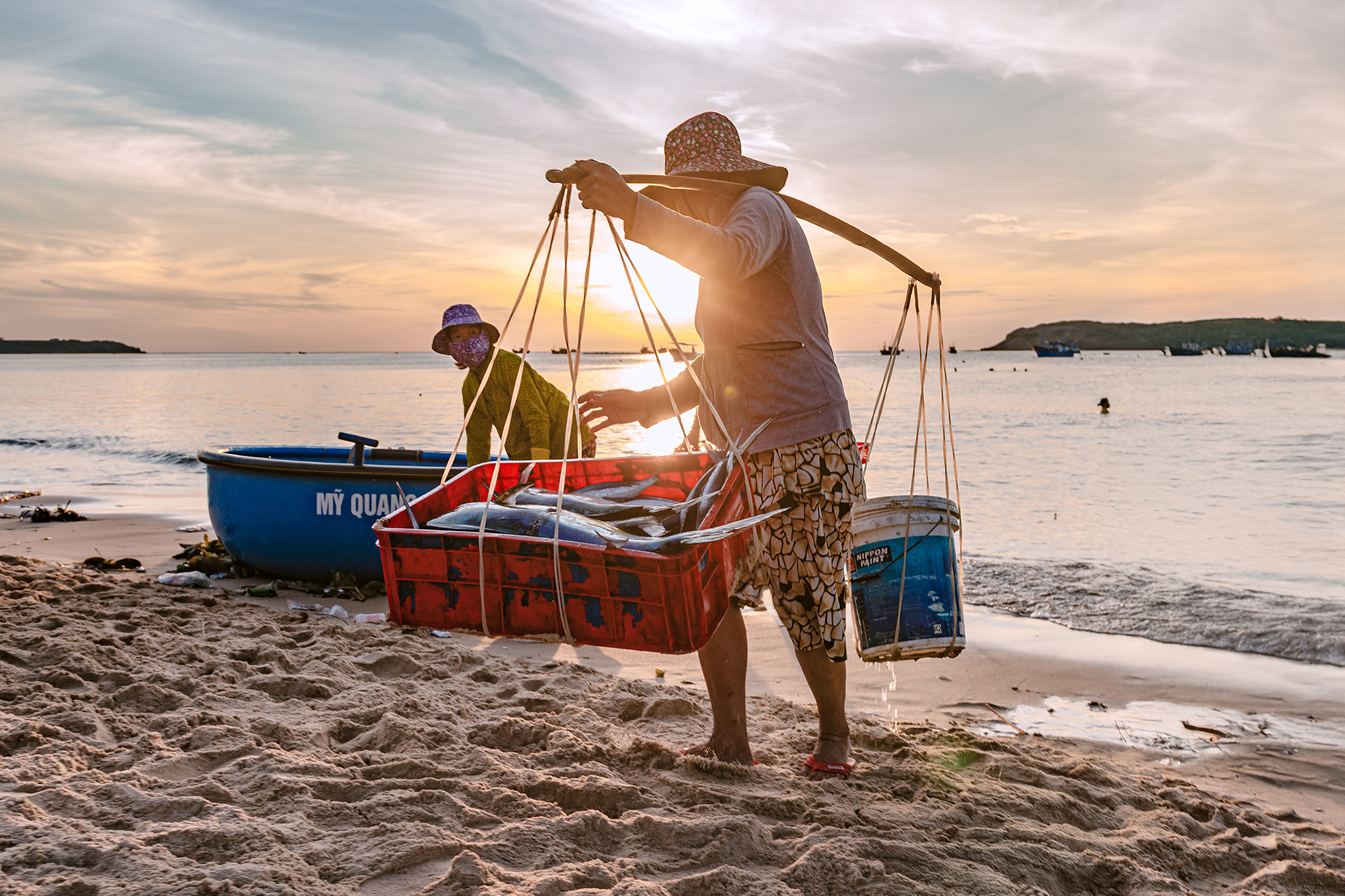 Chợ cá có giá sỉ bằng 1/10 giá lẻ, người bán không nói thách, người mua mang theo cả xe bò - Ảnh 7