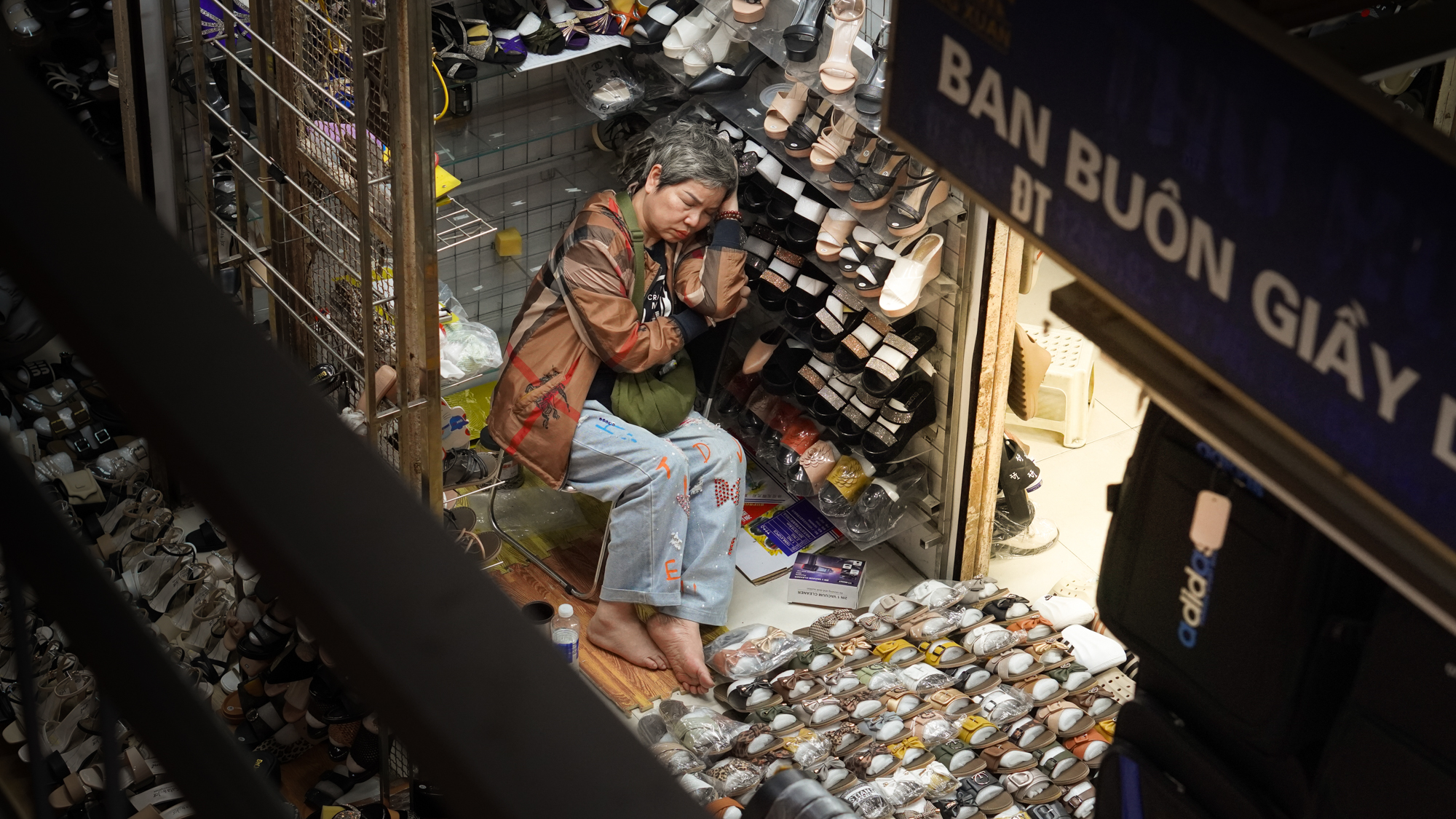 Chợ đầu mối từng là thiên đường bán sỉ, tiểu thương nuôi được cả nhà, cho con đi du học - nay chỉ còn khách du lịch, người bán "bỏ của chạy lấy người" - Ảnh 8