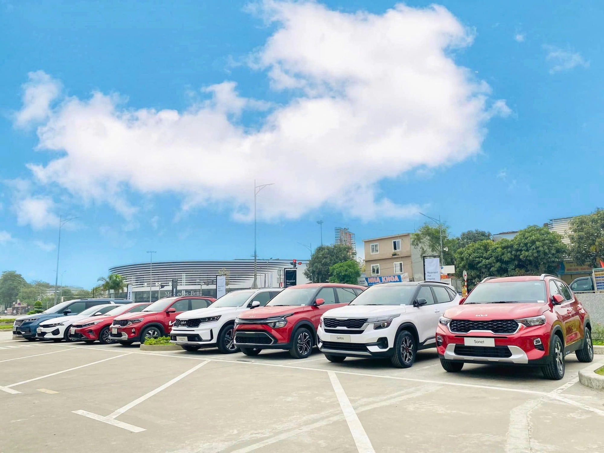 Kia giảm giá loạt xe tại Việt Nam: Giảm nhiều nhất 110 triệu, có cả sedan, SUV nhiều phân khúc - Ảnh 1