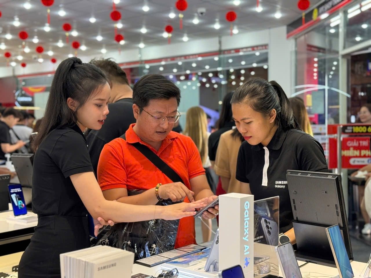 "Bão" đơn đặt trước, mẫu điện thoại vừa mở bán này dự đoán sẽ là top đầu doanh số, "ăn đứt" iPhone - Ảnh 1