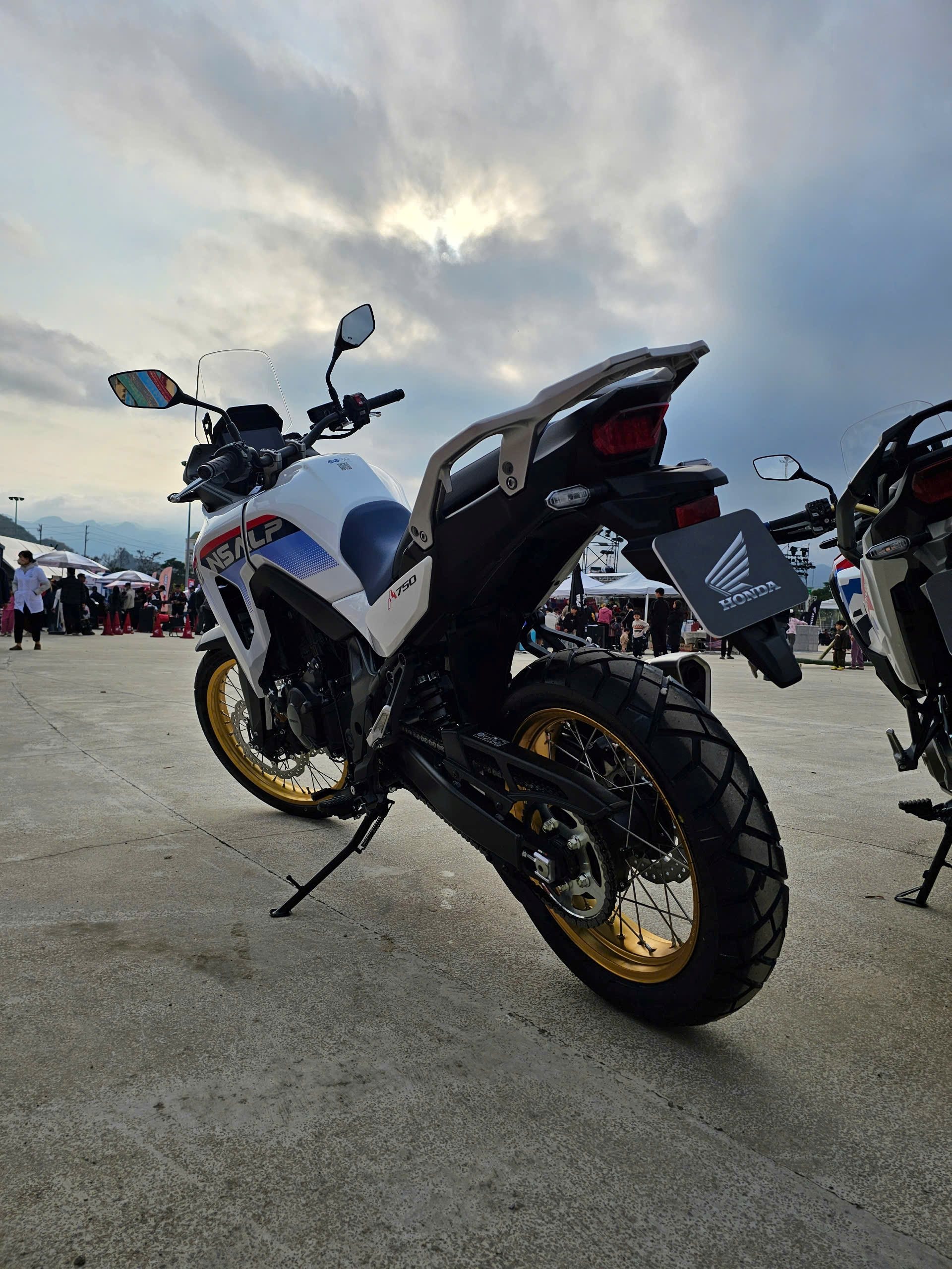 Hãng xe máy bán chạy nhất Việt Nam ra mắt 5 xe mới: 2 mẫu mới toanh, 3 bản nâng cấp - giá bán thế nào? - Ảnh 20