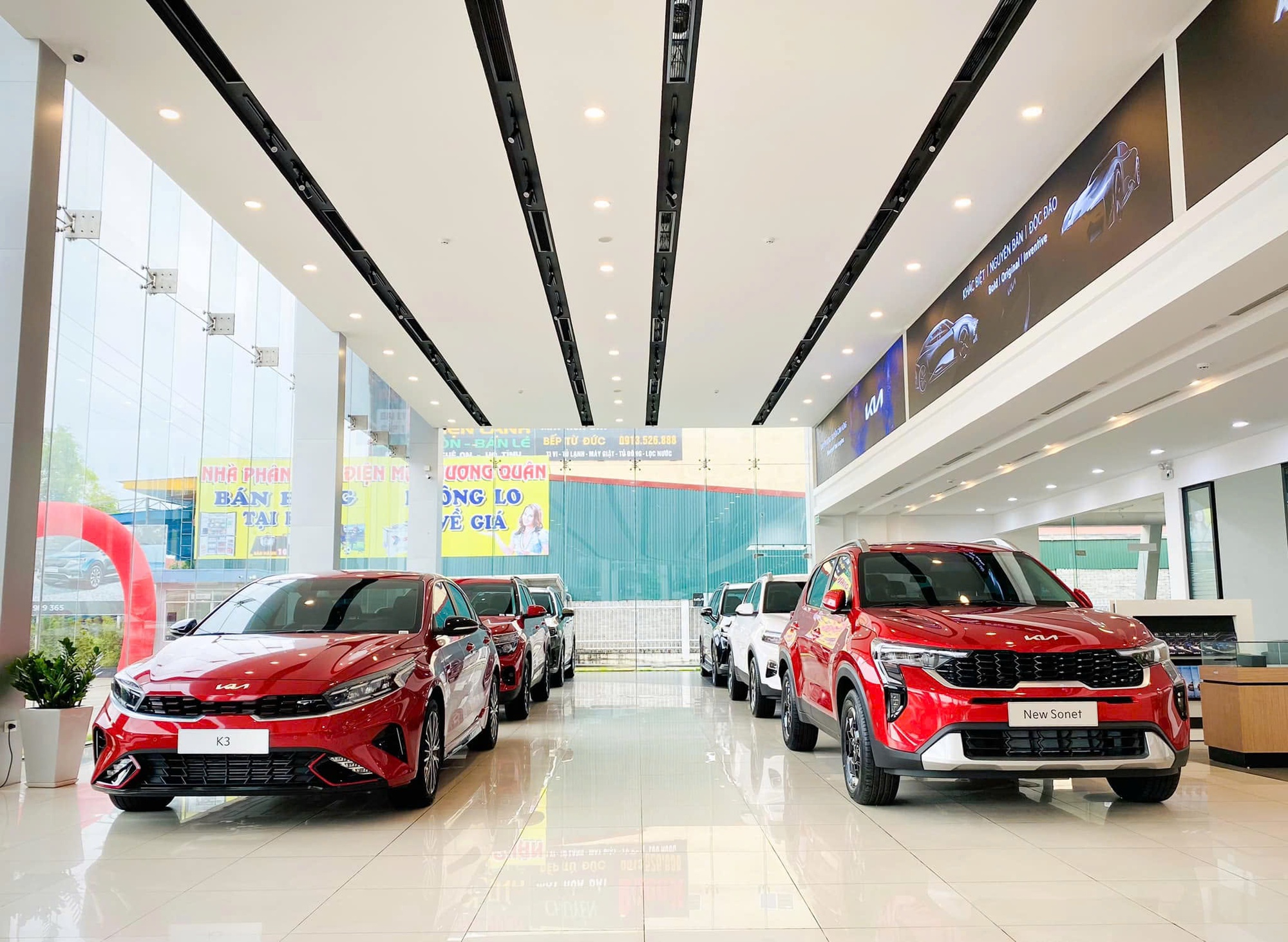 Kia giảm giá loạt xe tại Việt Nam: Giảm nhiều nhất 110 triệu, có cả sedan, SUV nhiều phân khúc - Ảnh 3