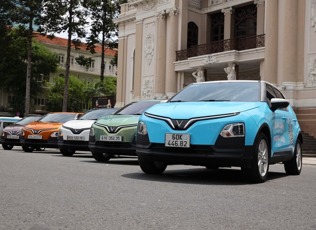 Bán xe xuyên Tết, bàn giao 10.000 xe - VinFast đạt doanh số bằng một nửa toàn thị trường cộng lại - Ảnh 1