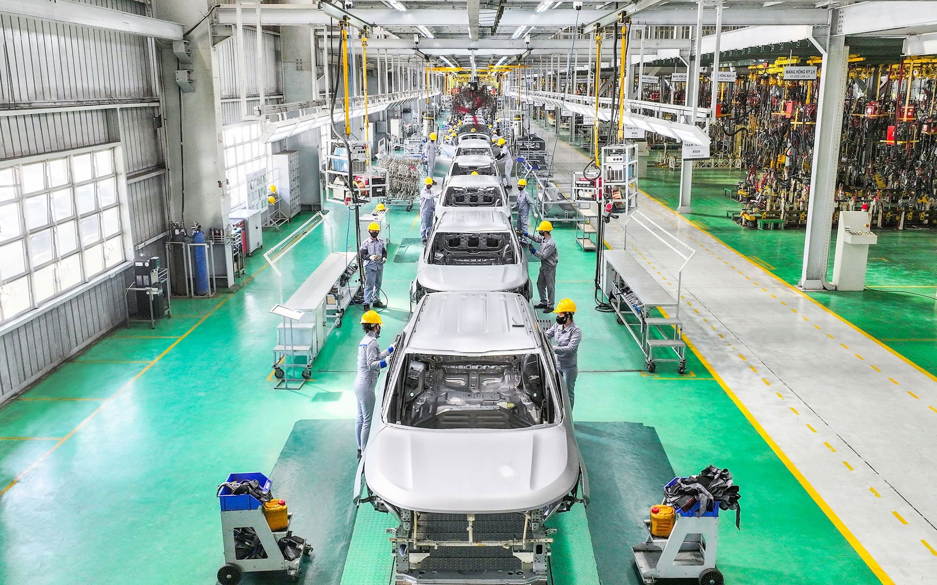 Một nhà sản xuất Việt Nam vừa xuất khẩu lô xe hơn 90 tỷ: Tới 3 quốc gia, đóng container cả xe máy, xe tải - Ảnh 1