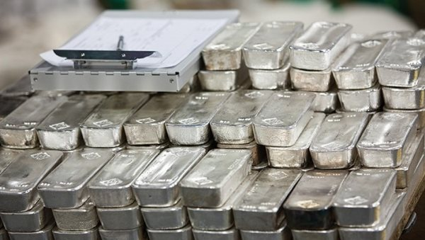 Giá bạc hôm nay 24/2: ổn định cùng giá vàng khi đồng USD suy yếu - Ảnh 1