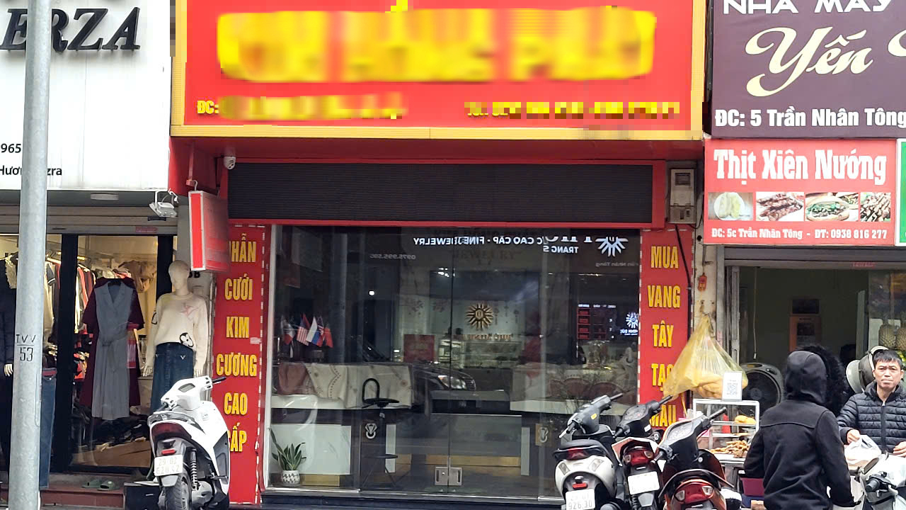 Hình ảnh khác lạ ở nhiều tiệm vàng trong ngày vía Thần Tài - Ảnh 1