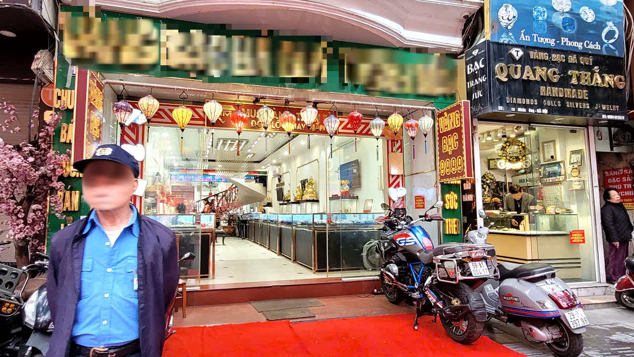 Hình ảnh khác lạ ở nhiều tiệm vàng trong ngày vía Thần Tài - Ảnh 2