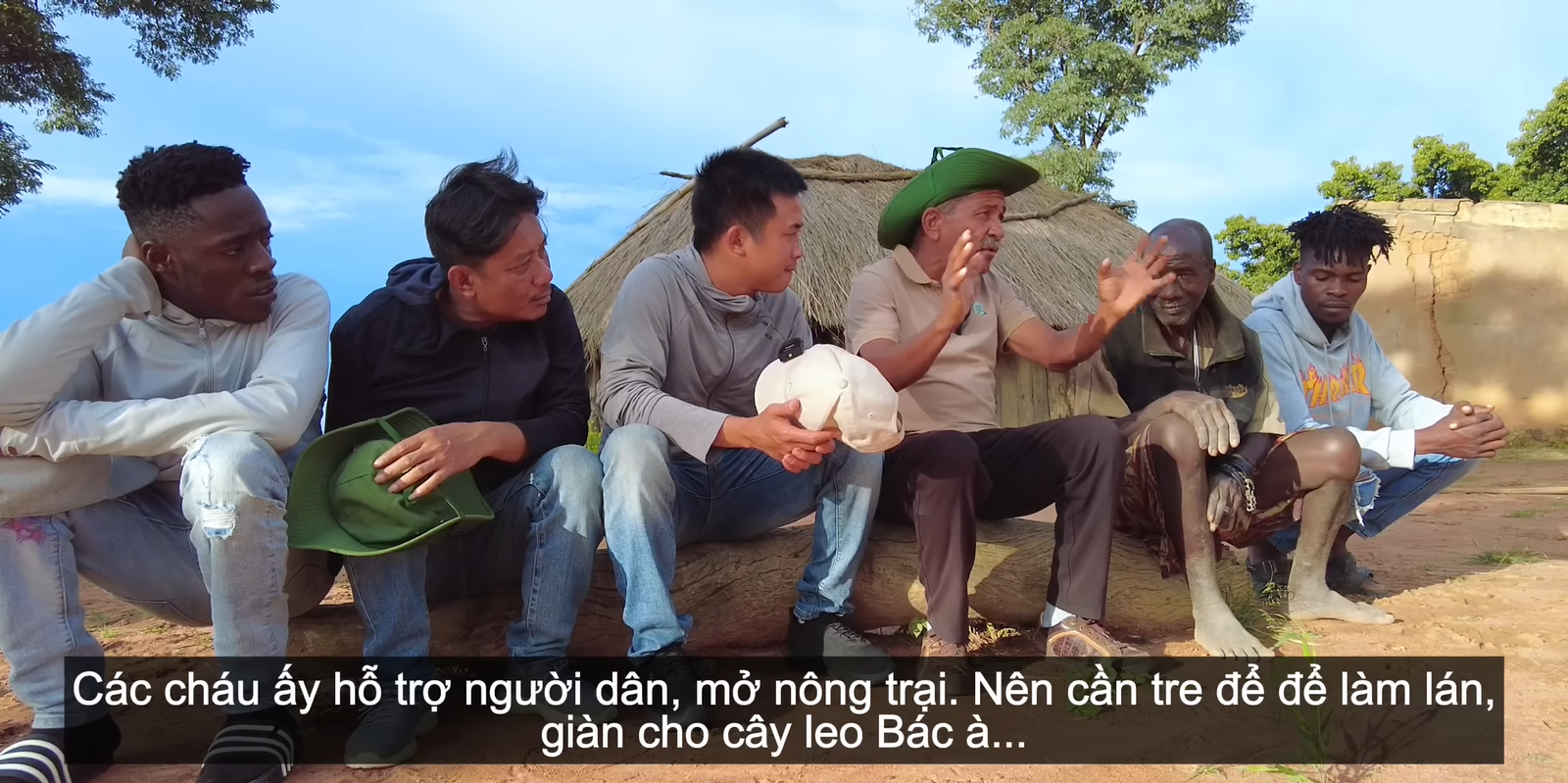 'Sản vật' trồng khắp Việt Nam từ gốc đến ngọn đều hái ra tiền, sang châu Phi thành của lạ khiến trưởng công an huyện phải thốt lên: "Người Việt thật thông minh" - Ảnh 1