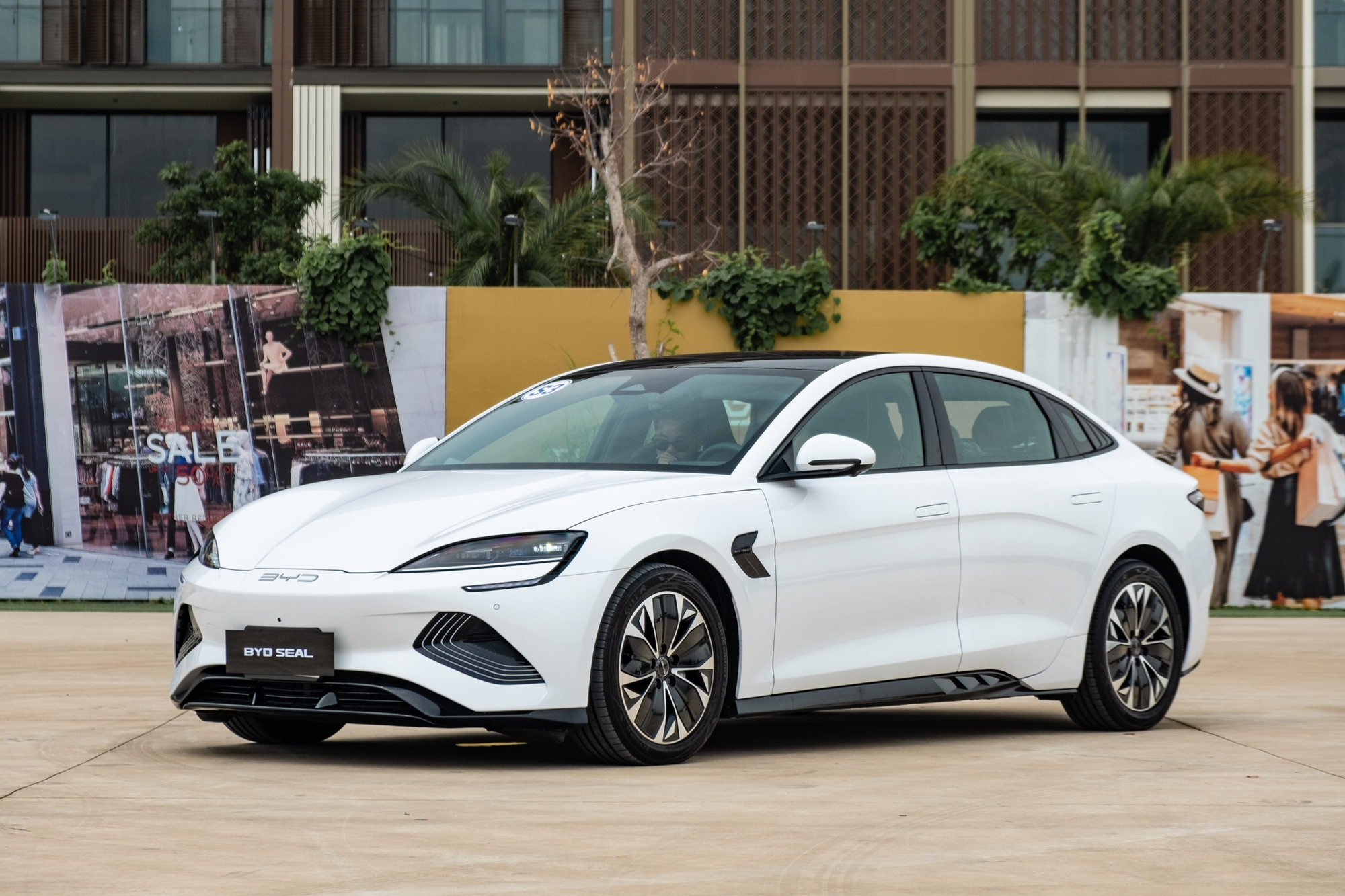 Từ 1/3 hết ưu đãi trước bạ 0% với xe điện, các chủ xe sẽ phải bỏ thêm bao nhiêu tiền khi đi đăng ký? - Ảnh 1