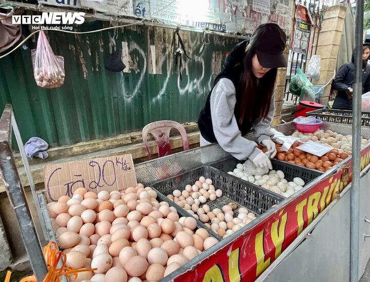 Rau, thịt đua nhau đắt theo tuần, hàng ăn cũng rục rịch đẩy giá - Ảnh 4