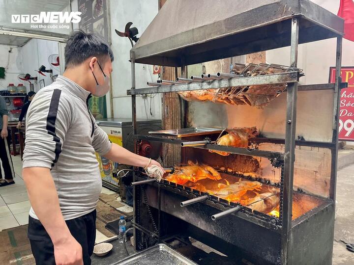 Rau, thịt đua nhau đắt theo tuần, hàng ăn cũng rục rịch đẩy giá - Ảnh 5