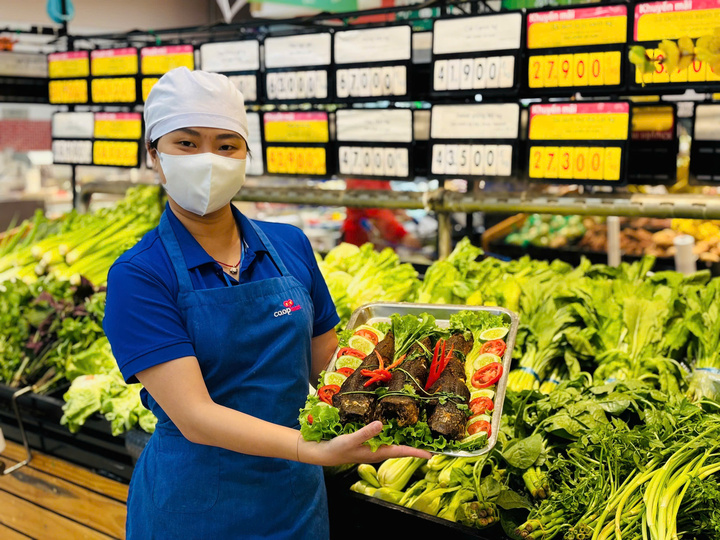 Giá hoa đồng tiền 'nhảy dựng' trong ngày vía thần Tài ở TP.HCM - Ảnh 4