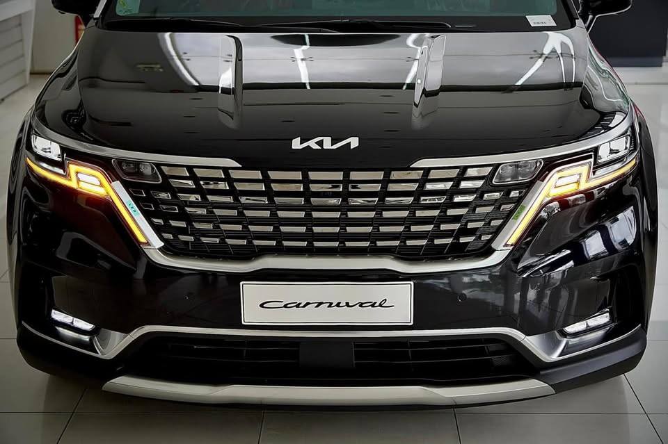 Kia Carnival mẫu cũ dọn kho giảm giá 70 triệu tại đại lý: Bản đắt nhất còn 1,689 tỷ, dùng động cơ mà mẫu mới không có - Ảnh 3