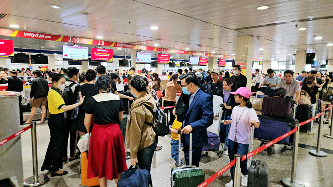 Giá vé máy bay bao giờ giảm? - Ảnh 1