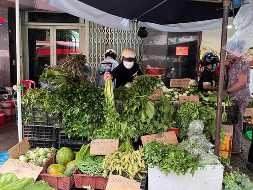 Đầu năm, giá hàng hóa vẫn cao - Ảnh 1