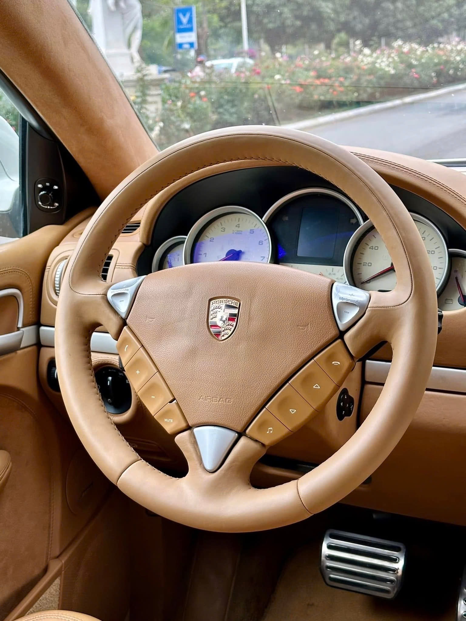 Sắm Porsche Cayenne GTS gần 600 triệu, chủ xe 33 tuổi chia sẻ: 'Mơ ước từ cấp 3, chấp nhận nuôi đắt, bán lỗ để thỏa đam mê' - Ảnh 12