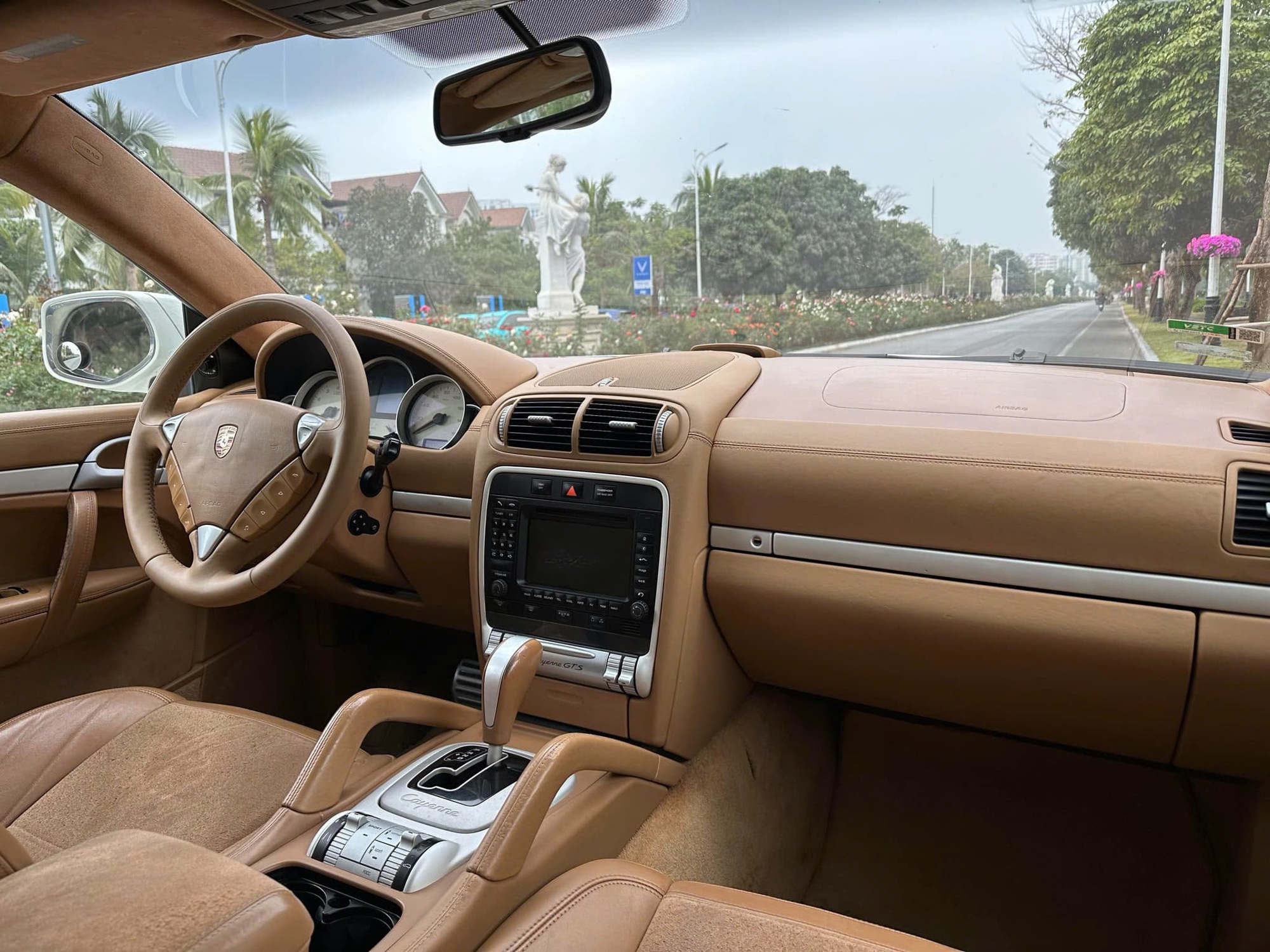 Sắm Porsche Cayenne GTS gần 600 triệu, chủ xe 33 tuổi chia sẻ: 'Mơ ước từ cấp 3, chấp nhận nuôi đắt, bán lỗ để thỏa đam mê' - Ảnh 10