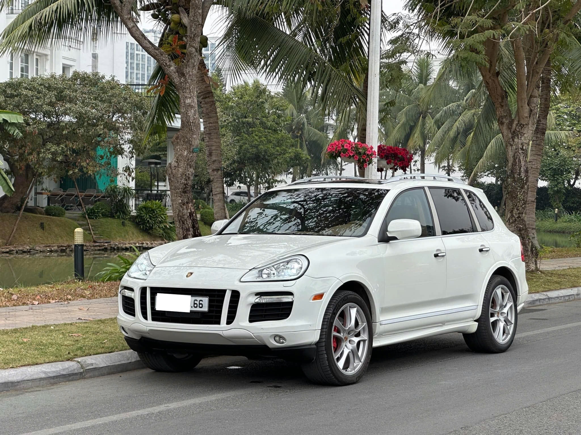 Sắm Porsche Cayenne GTS gần 600 triệu, chủ xe 33 tuổi chia sẻ: 'Mơ ước từ cấp 3, chấp nhận nuôi đắt, bán lỗ để thỏa đam mê' - Ảnh 1