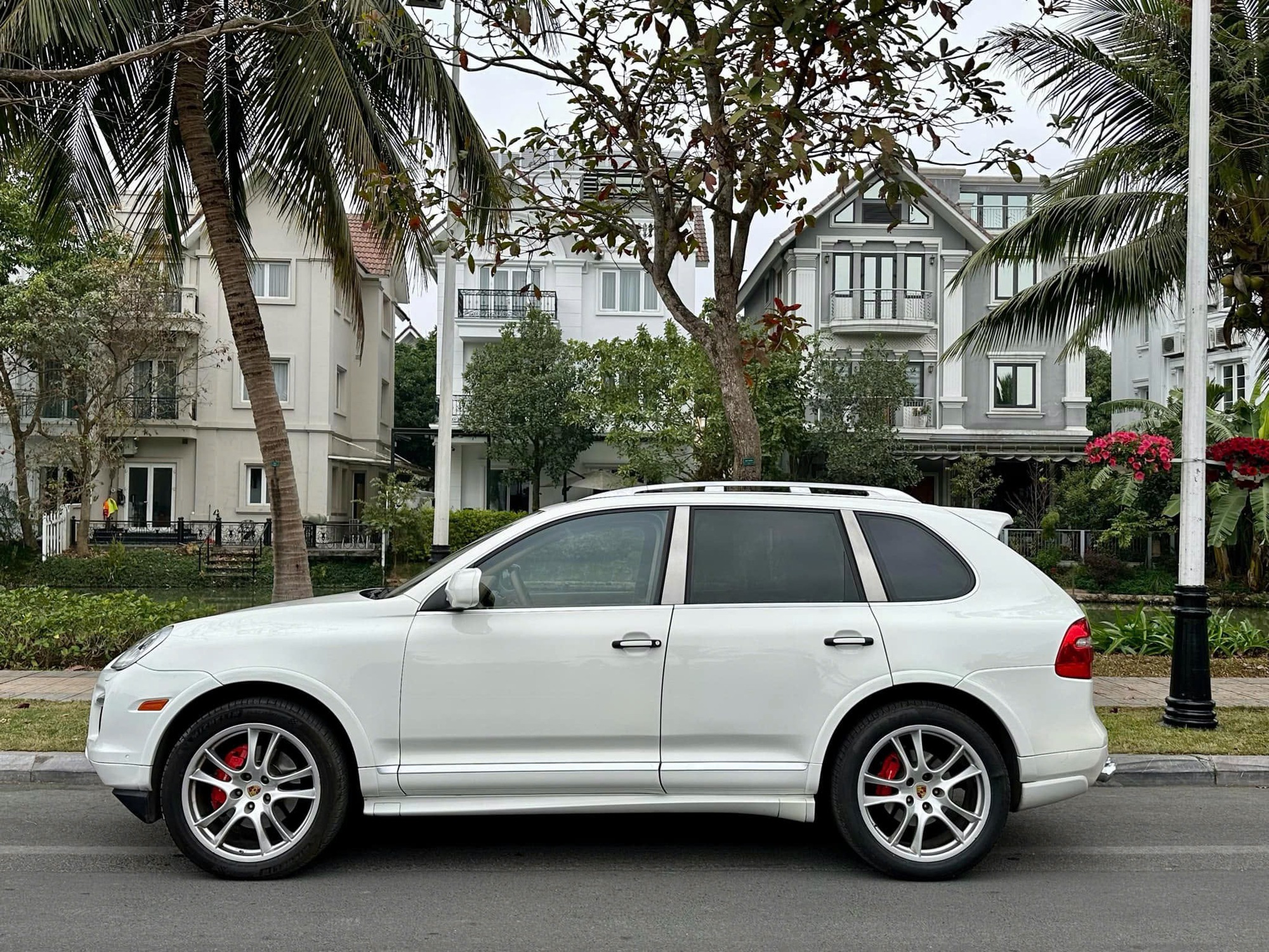 Sắm Porsche Cayenne GTS gần 600 triệu, chủ xe 33 tuổi chia sẻ: 'Mơ ước từ cấp 3, chấp nhận nuôi đắt, bán lỗ để thỏa đam mê' - Ảnh 2