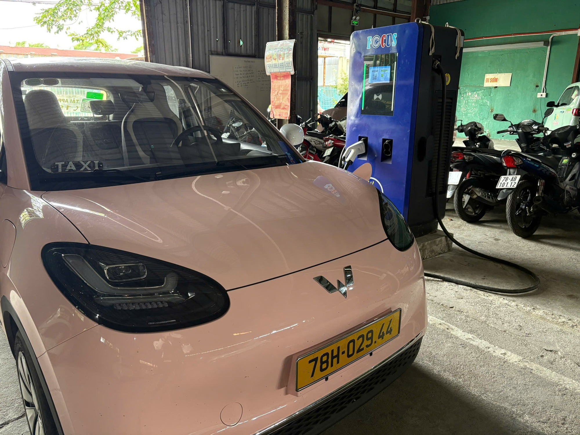 Taxi điện rẻ nhất thị trường Việt tung ảnh ra quân Wuling Bingo, giá cước chỉ từ 8.000 đồng/km - Ảnh 5