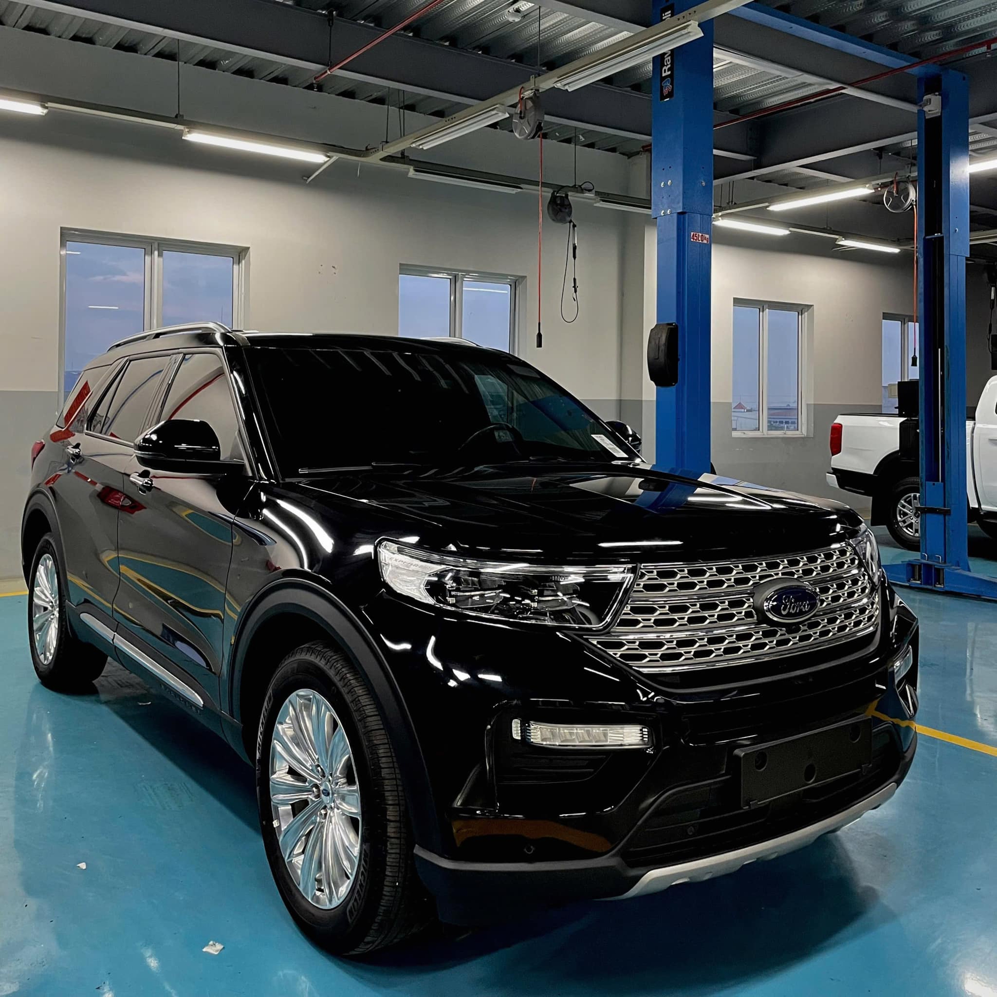 Loạt xe giảm giá khủng sau Tết: Có mẫu phổ thông giảm 500 triệu, xe hiếm nhập tư giảm tới 2 tỷ đồng - Ảnh 5