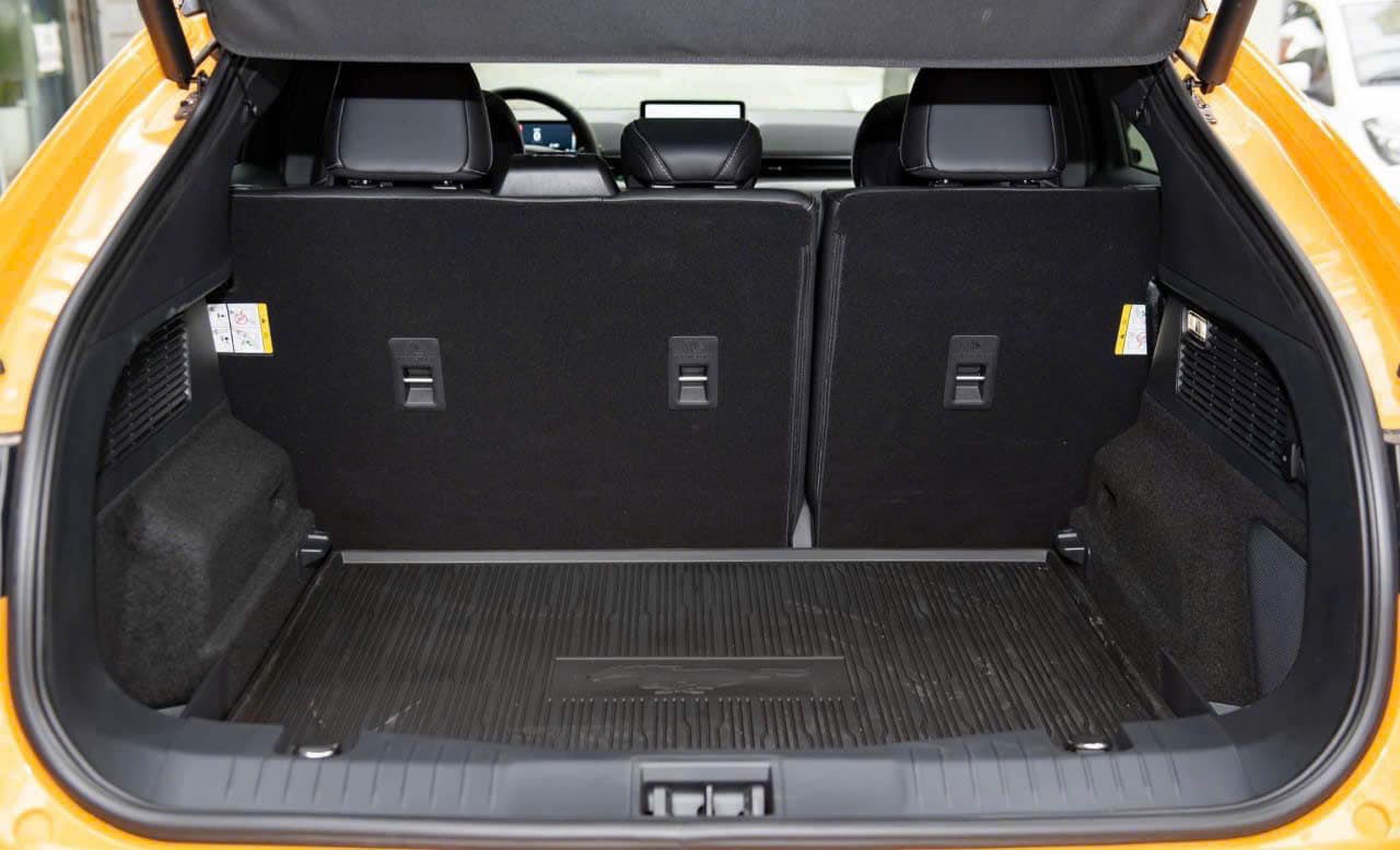 Ford Mustang Mach-E giảm 2 tỷ đồng vẫn chật vật tìm khách: 480 mã lực, hơn 430km/sạc, có sạc nhanh nhưng khó tìm trạm - Ảnh 8